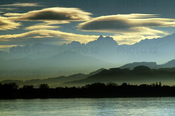 Foehn clouds in the evening sun