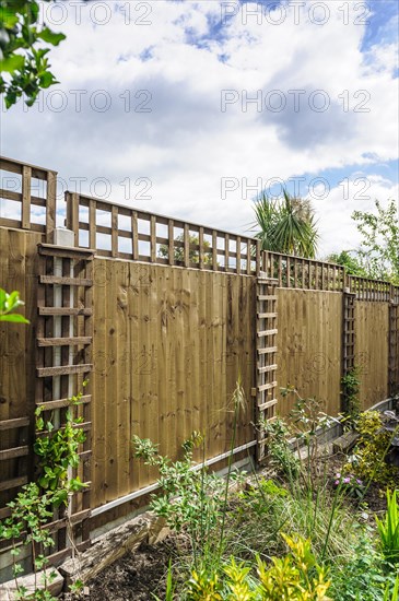 Screening fence