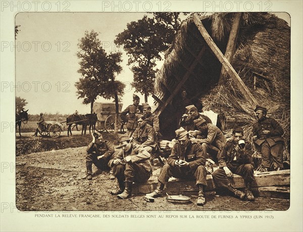Soldiers at rest on the way from Furnes