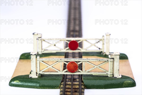 Toy level crossing gates