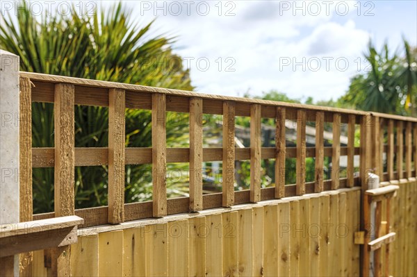 Screening fence