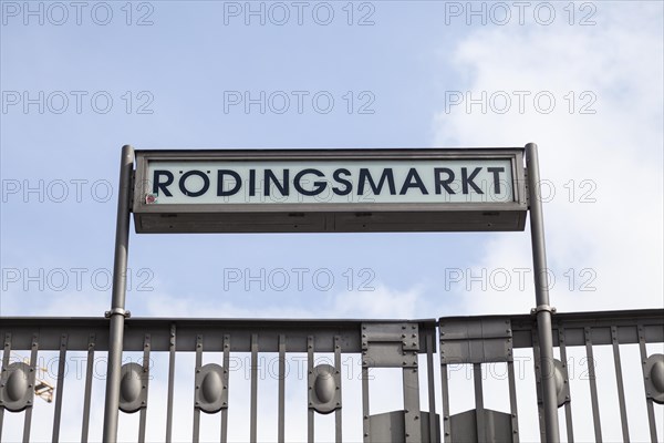 Underground sign