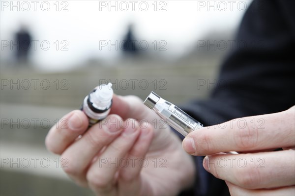 Filling an e-cigarette