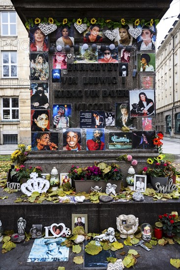 Memorial of Michael Jackson at the monument of Orlando di Lasso