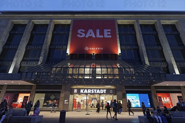 Karstadt Duesseldorf by night