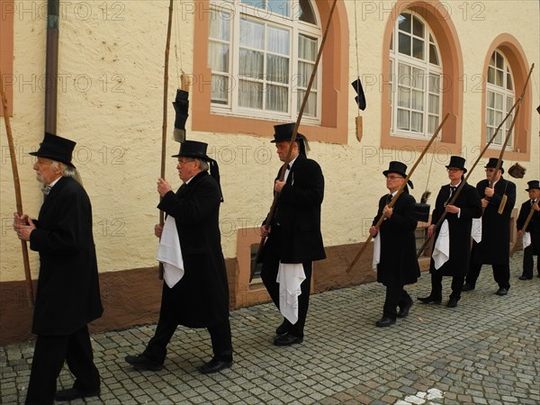 Parade to the purse laundering