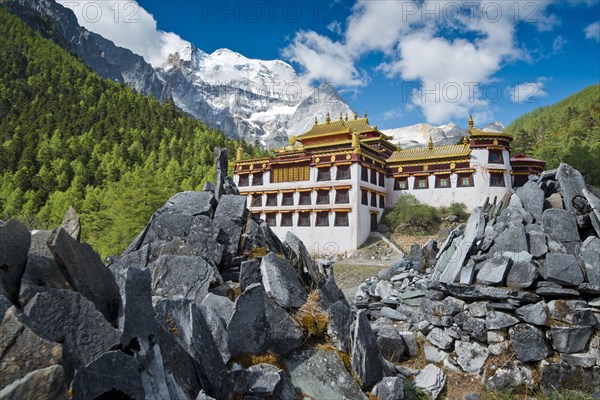 Chong Gu Monastery at the foot of Mt