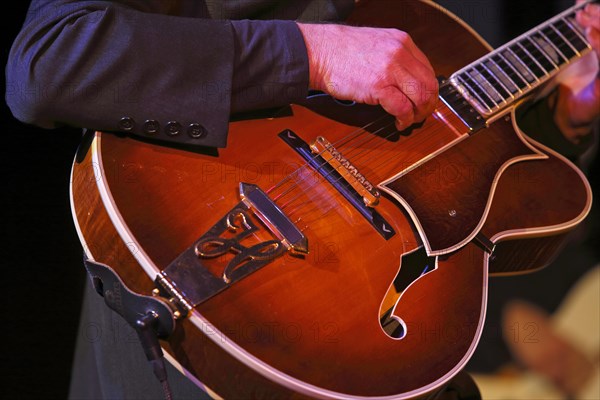 Jazz guitarist Gerold Heitbaum from the Gerold Heitbaum Quartet in concert