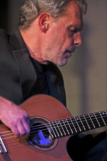 Jazz guitarist Gerold Heitbaum from the Gerold Heitbaum Quartet in concert