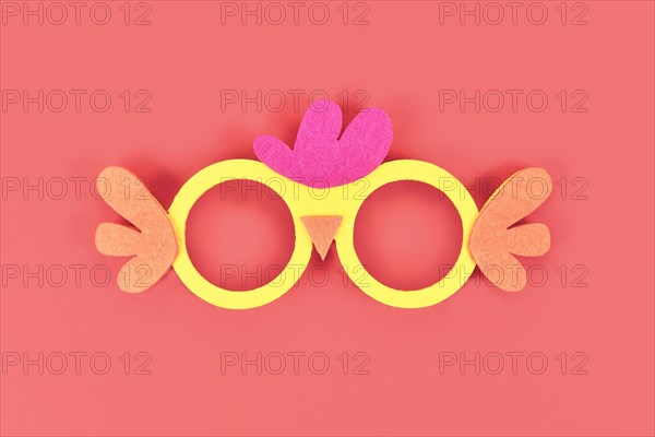 Funny chicken Easter glasses made of felt fabric