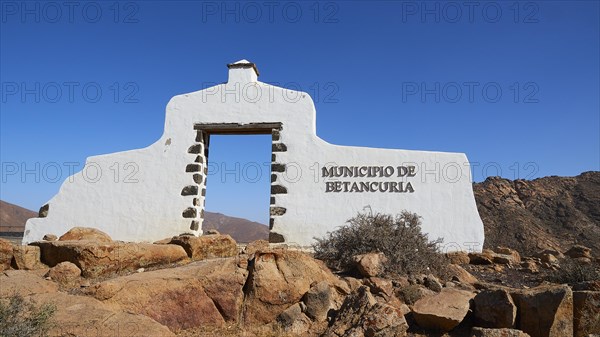 White stone gate at the entrance to Betancuria