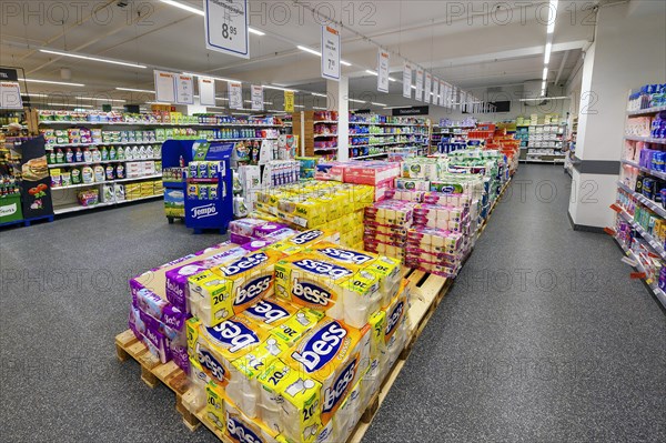 Pallets with toilet paper in the wholesale market