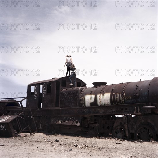 Bolivia Uyuni Railway Cemetery Girlfriends Adventurers Excursion Atacama Desert Plateau