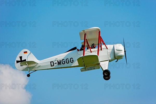 Pilot and co-pilot in a biplane