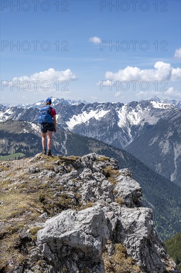 Hiker on hiking trail to Thaneller