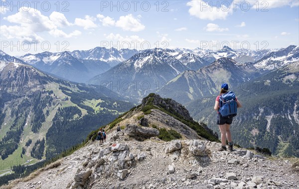 Hiker on the way to Thaneller