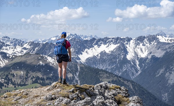 Hiker on hiking trail to Thaneller