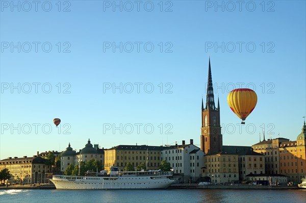 Balloon over Gamla Stan