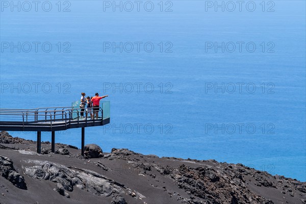 Viewing platform at the Canos de Fuego Volcano Visitor Centre
