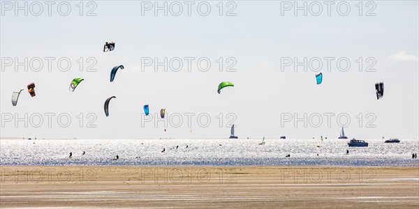 Group of kitesurfers kitesurfing in the Bay of Arcachon