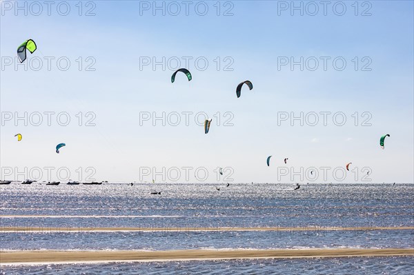 Group of kitesurfers kitesurfing in the Bay of Arcachon