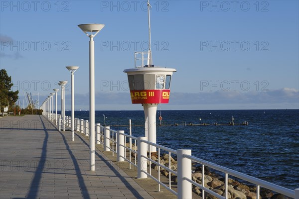 Beach promenade with DLRG water rescue tower