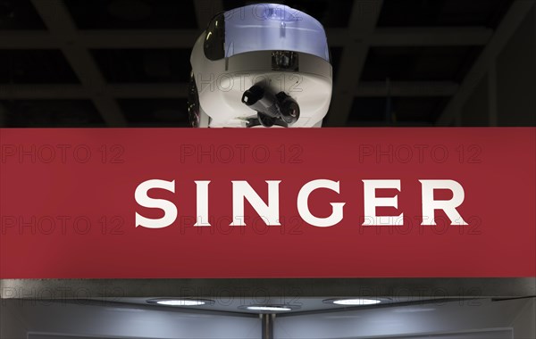 Singer logo and steam vacuum cleaner