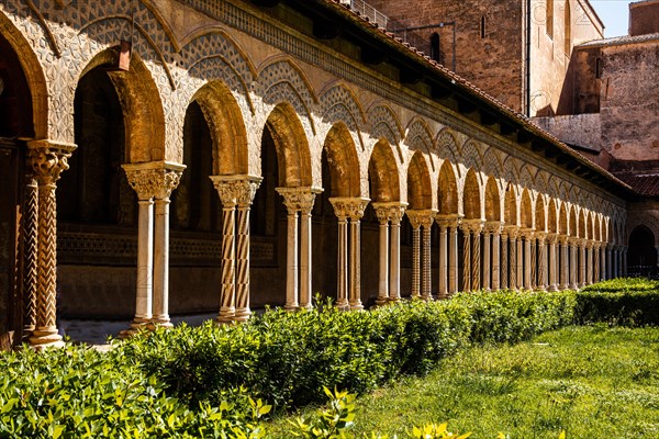 Cloister with 228 differently designed double columns