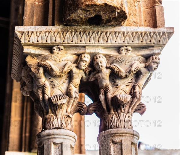 Cloister with 228 differently designed double columns