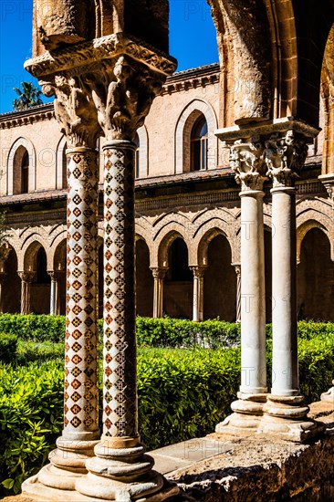 Cloister with 228 differently designed double columns