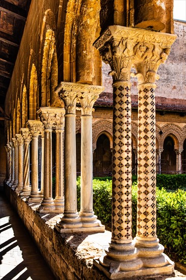 Cloister with 228 differently designed double columns