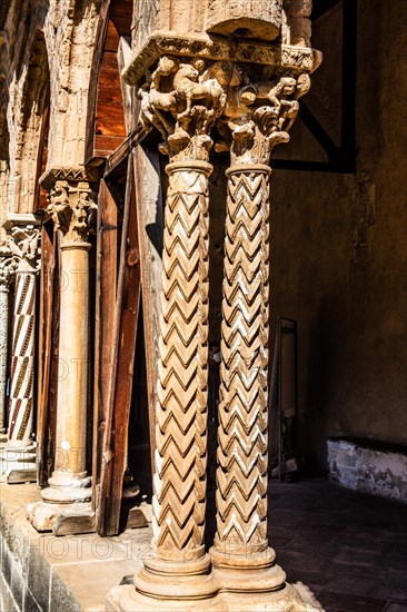 Cloister with 228 differently designed double columns