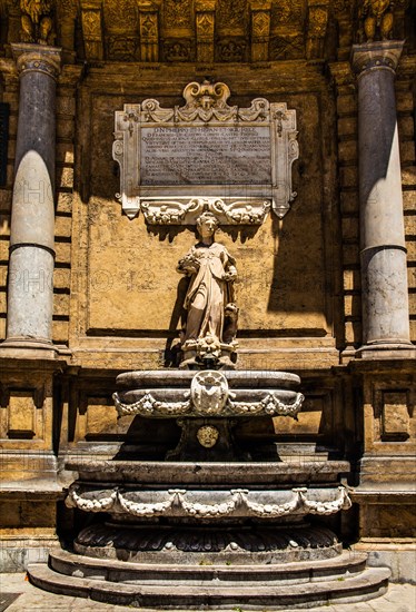 Crossroads Quattro Canti with symmetrical facades and fountains