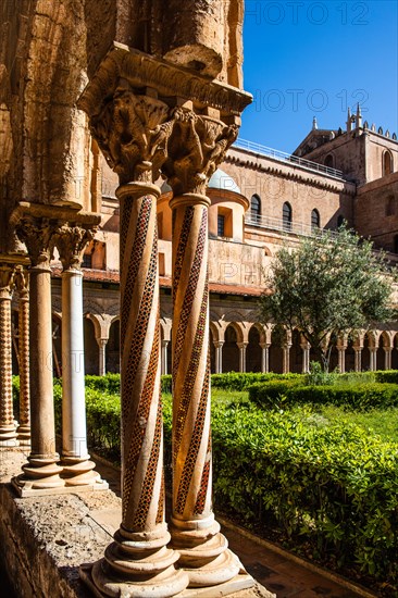 Cloister with 228 differently designed double columns