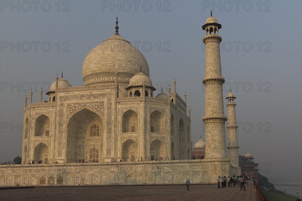 Taj Mahal in the early morning light with the post-monsoon clear sky and Yamuna River