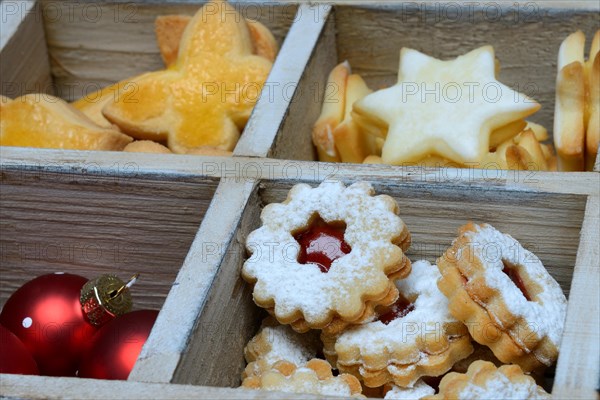 Assorted Christmas biscuits in fanned wooden box