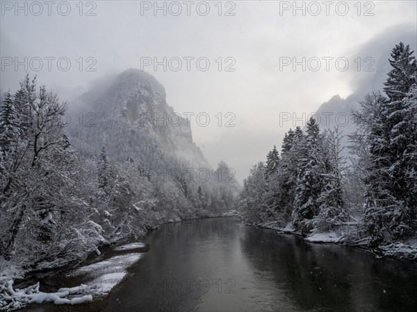 View from the Enns bridge into the winter landscape at the Gesaeuse entrance