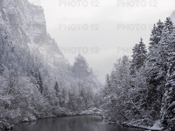 View from the Enns bridge into the winter landscape at the Gesaeuse entrance