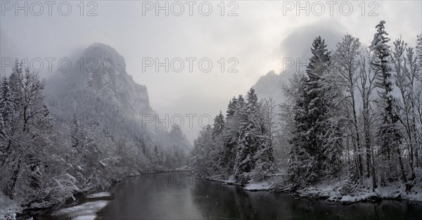 View from the Enns bridge into the winter landscape at the Gesaeuse entrance