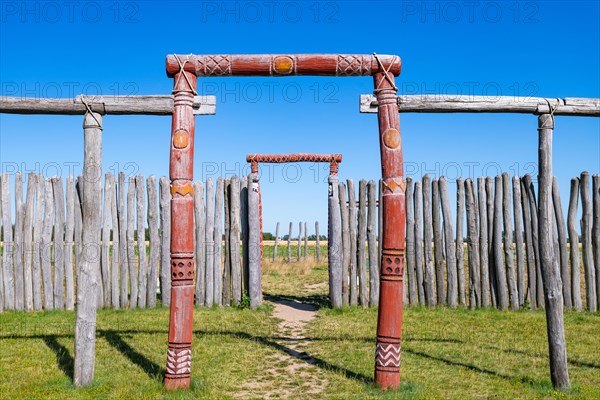 Wooden posts and palisades in the circular ditch Ringheiligtum Poemmelte