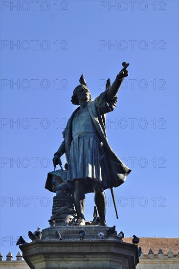 Plaza Colon with Columbus Monument with Doves