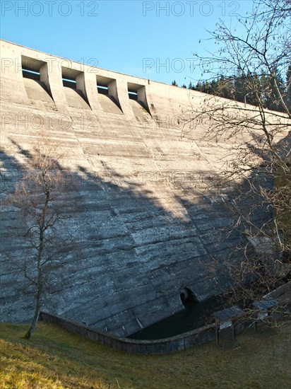 Dam with stilling basin