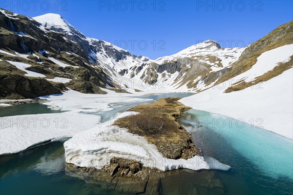 Nassfeld reservoir partly frozen