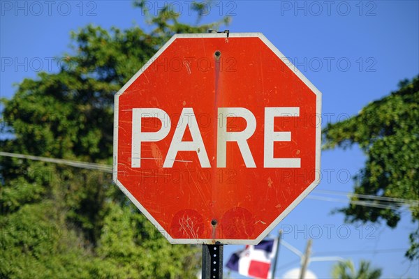 Road sign Pare