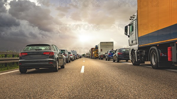 Eine Rettungsgasse auf der Autobahn in Deutschland