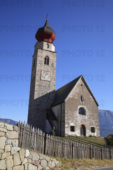 Church of St. Nicholas near Mittelberg in front of the Schlern massif