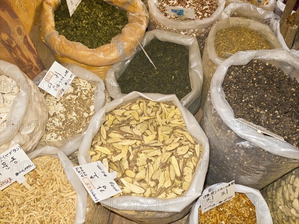 Bark and dried plant material for sale