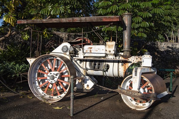 Historical steamroller of the Fowler company