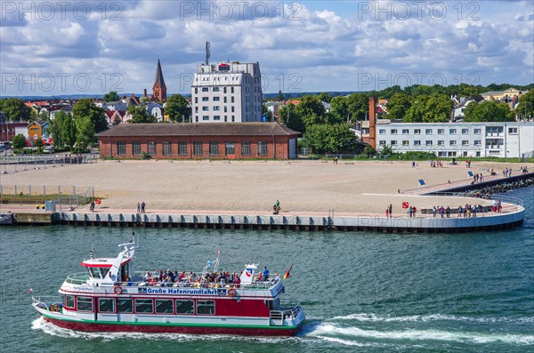Grand harbour tour with the passenger ship Markgrafenheide on the Warnow