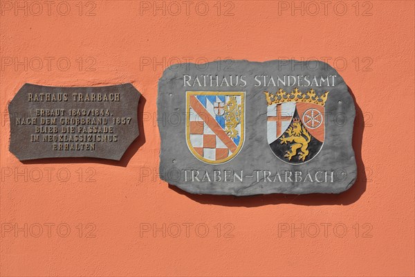 Sign with inscription and town coat of arms at the town hall